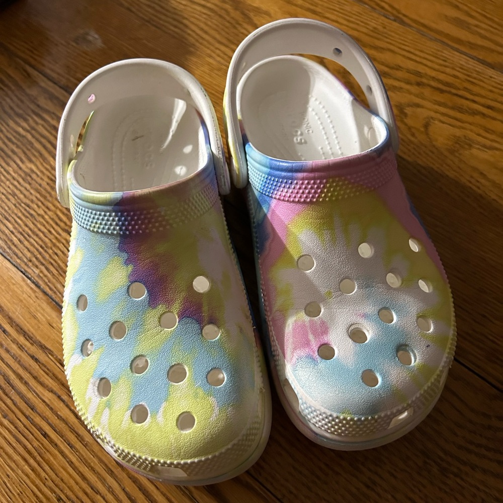 CROCS brand Iconic Comfort pastel Tie-Dye shoes.  Women’s Size 6.